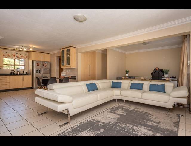3 BEDROOM DUPLEX SOLD IN MEYERSDAL